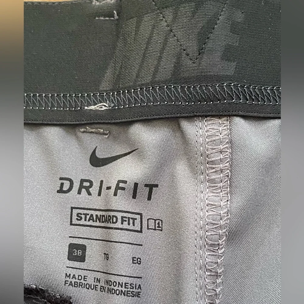 Nike Dri Fit Men’s Sz 38 Dark Gray Plaid Golf Shorts‎